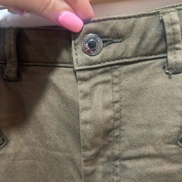 ZARA BASIC Z1975 denim size 8, army green, frayed hem, zipper and button front - Picture 7 of 9